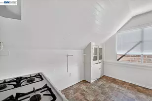 950 Loomis Ct, Oakland, CA 94606 - Photo 32