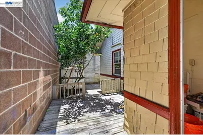 950 Loomis Ct, Oakland, CA 94606 - Photo 22