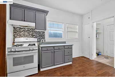 950 Loomis Ct, Oakland, CA 94606 - Photo 18