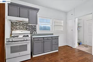 950 Loomis Ct, Oakland, CA 94606 - Photo 18