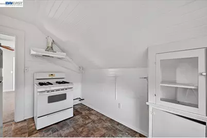 950 Loomis Ct, Oakland, CA 94606 - Photo 32