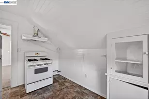 950 Loomis Ct, Oakland, CA 94606 - Photo 32