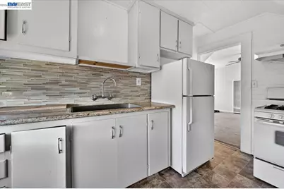 950 Loomis Ct, Oakland, CA 94606 - Photo 34