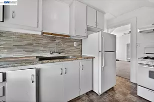 950 Loomis Ct, Oakland, CA 94606 - Photo 34