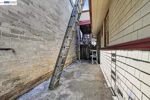 950 Loomis Ct, Oakland, CA 94606 - Photo 24