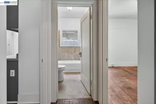 950 Loomis Ct, Oakland, CA 94606 - Photo 14