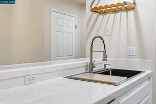 260 Caldecott Ln, Oakland, CA 94618 - Photo 22