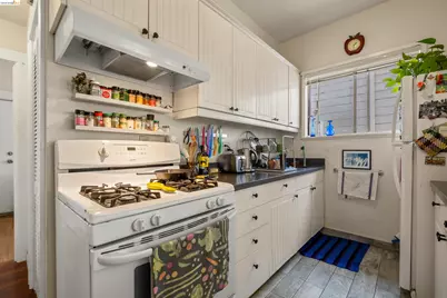 1032 Magnolia St, Oakland, CA 94607 - Photo 10