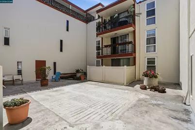 250 Whitmore St #106, Oakland, CA 94611 - Photo 22
