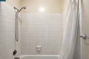 250 Whitmore St, Oakland, CA 94611 - Photo 18