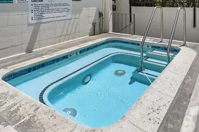 250 Whitmore St #106, Oakland, CA 94611 - Photo 30