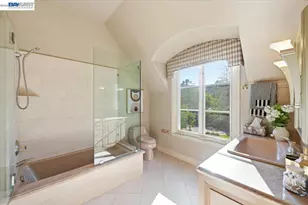 13388 Surrey Ln, Saratoga, CA 95070 - Photo 38