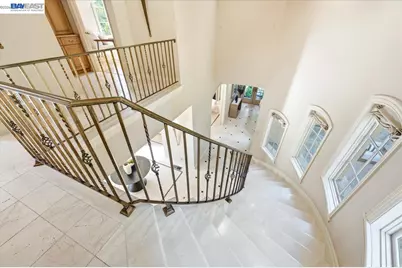 13388 Surrey Ln, Saratoga, CA 95070 - Photo 14