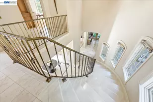 13388 Surrey Ln, Saratoga, CA 95070 - Photo 14