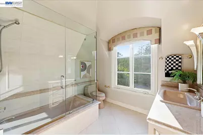 13388 Surrey Ln, Saratoga, CA 95070 - Photo 40