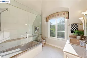13388 Surrey Ln, Saratoga, CA 95070 - Photo 40