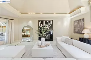 13388 Surrey Ln, Saratoga, CA 95070 - Photo 18