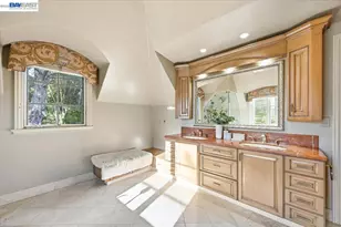 13388 Surrey Ln, Saratoga, CA 95070 - Photo 44