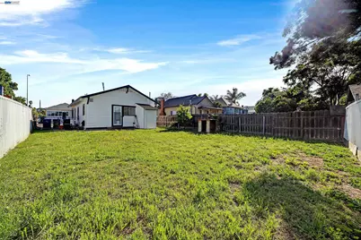 1010 4th St, Antioch, CA 94509 - Photo 32