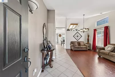 5912 Squire Wells Way, Riverbank, CA 95367 - Photo 4
