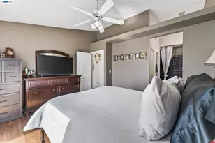 5912 Squire Wells Way, Riverbank, CA 95367 - Photo 18