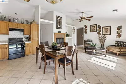 5912 Squire Wells Way, Riverbank, CA 95367 - Photo 8