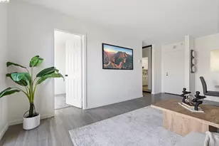 4 Admiral Dr, Emeryville, CA 94608 - Photo 2