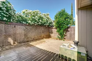 1351 Hood Rd, Sacramento, CA 95825 - Photo 32