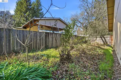 425 Coffield Ave, Napa, CA 94558 - Photo 32