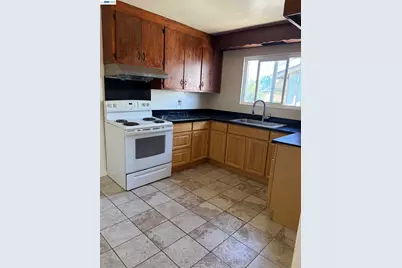 15588 Lorenzo Ave. #UPSTAIRS, San Lorenzo, CA 94580 - Photo 2