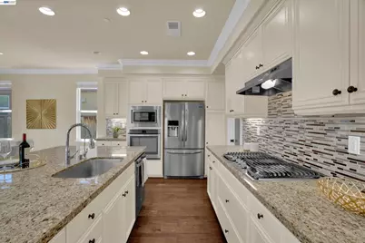 8012 Westport Cir, Discovery Bay, CA 94505 - Photo 6