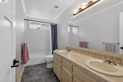 9111 Piccadilly Circle, Windsor, CA 95492 - Photo 18