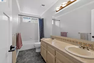 9111 Piccadilly Cir, Windsor, CA 95492 - Photo 18