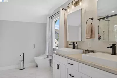 9111 Piccadilly Circle, Windsor, CA 95492 - Photo 24