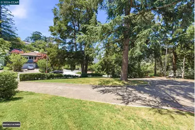 5828 Moraga Ave, Oakland, CA 94611 - Photo 4