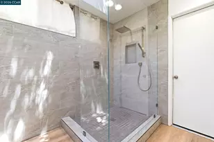 5828 Moraga Ave, Oakland, CA 94611 - Photo 32