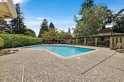 1070 Mercedes Ave #16, Los Altos, CA 94022 - Photo 32