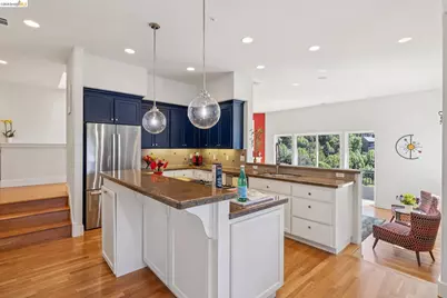 6153 Girvin Dr, Oakland, CA 94611 - Photo 14