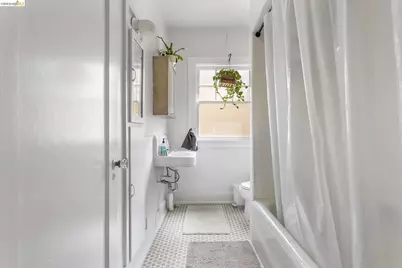 647 Beacon St, Oakland, CA 94610 - Photo 24
