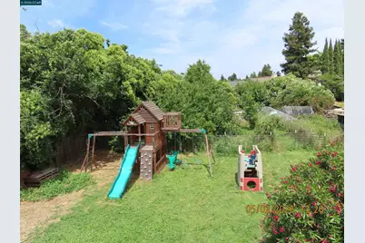 730 Stratford Avenue, Dixon, CA 95620 - Photo 32