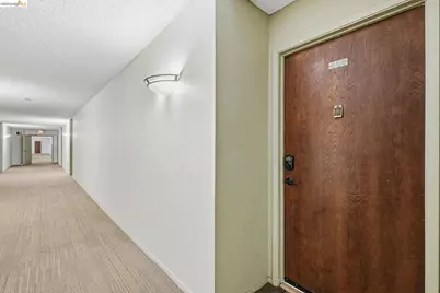 955 Shorepoint Ct #208, Alameda, CA 94501 - Photo 4