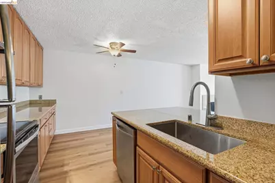 955 Shorepoint Ct #208, Alameda, CA 94501 - Photo 12