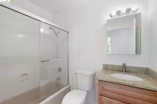 955 Shorepoint Ct, Alameda, CA 94501 - Photo 18
