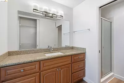 955 Shorepoint Ct #208, Alameda, CA 94501 - Photo 24