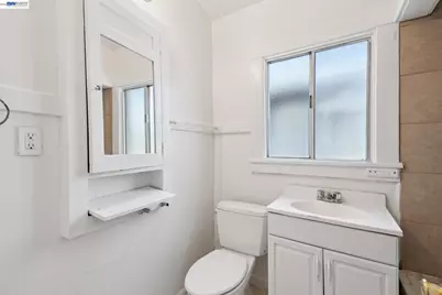 5775 Adeline St, Oakland, CA 94608 - Photo 20