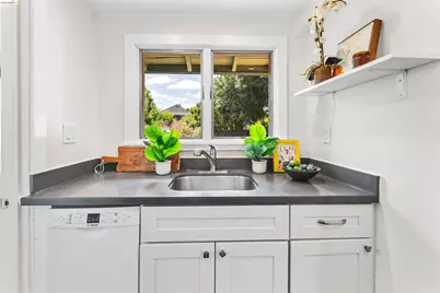 5154 Shafter Ave, Oakland, CA 94618 - Photo 6