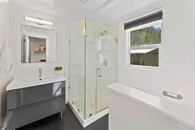 5154 Shafter Ave, Oakland, CA 94618 - Photo 8