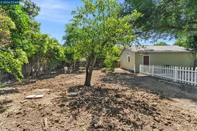 2072 Chalomar Rd, Concord, CA 94518 - Photo 36