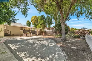 2072 Chalomar Rd, Concord, CA 94518 - Photo 32