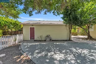 2072 Chalomar Rd, Concord, CA 94518 - Photo 30